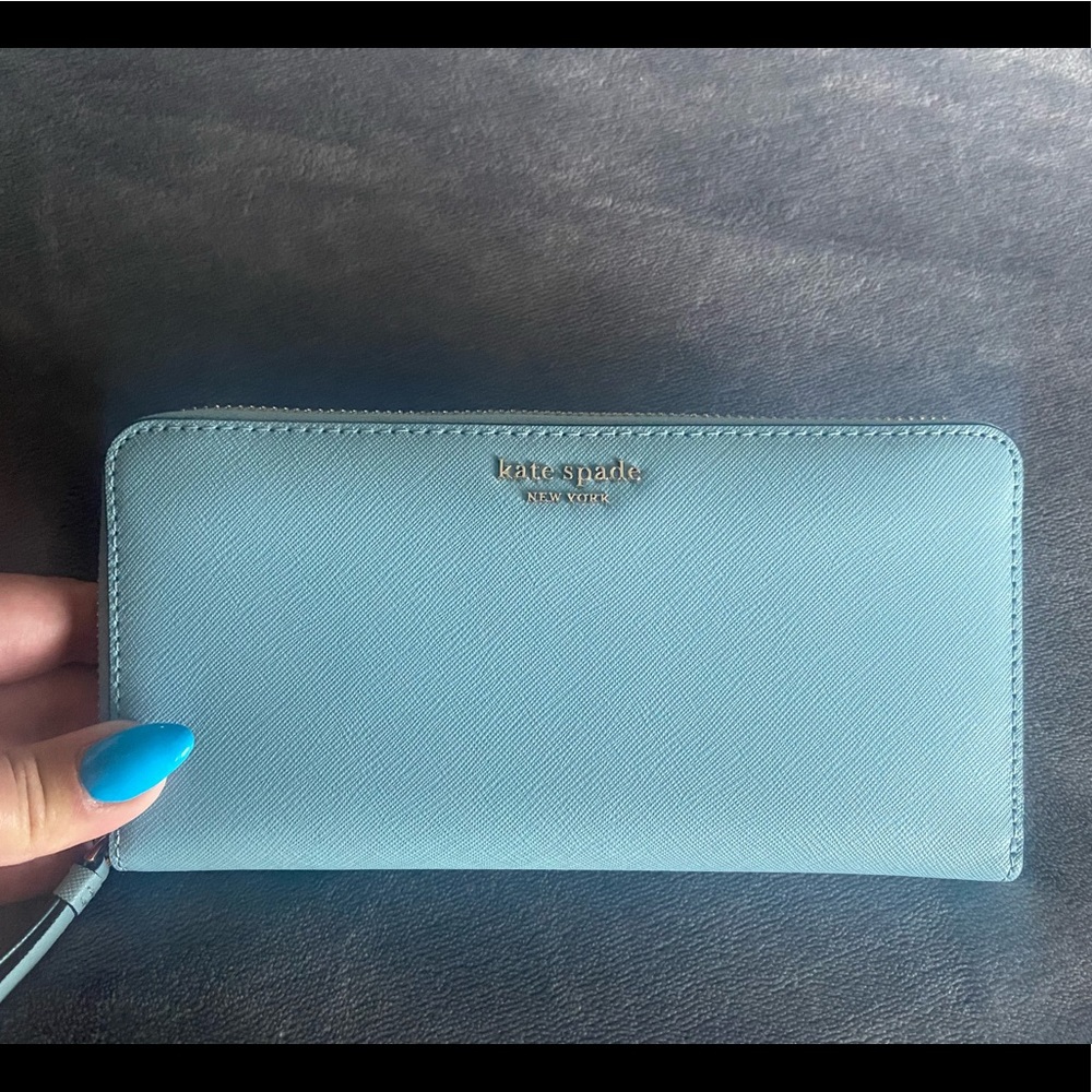 Large Kate spade wallet in pristine condition